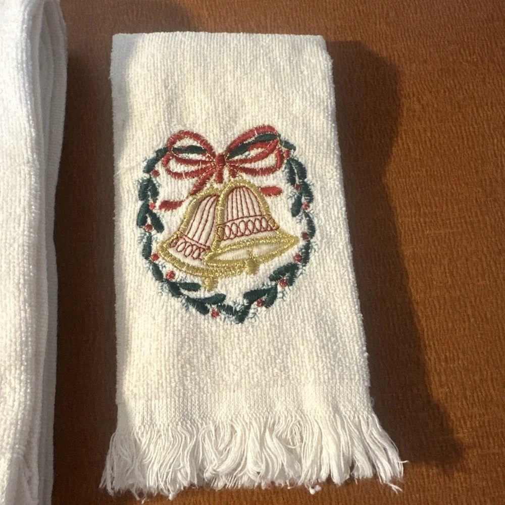 Vtg Christmas Bell Towel Set Bath & Hand‎ Towel